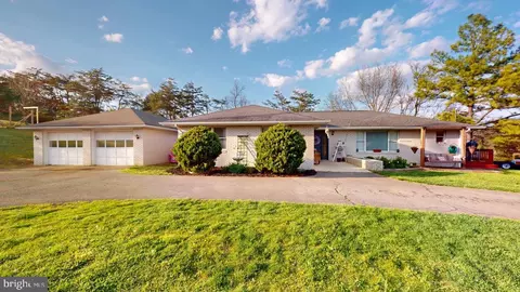 152 W Evergreen Dr, Fort Ashby, WV 26719