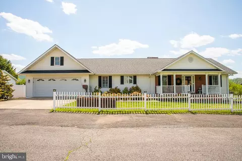 1565 Beacon St, Keyser, WV 26726