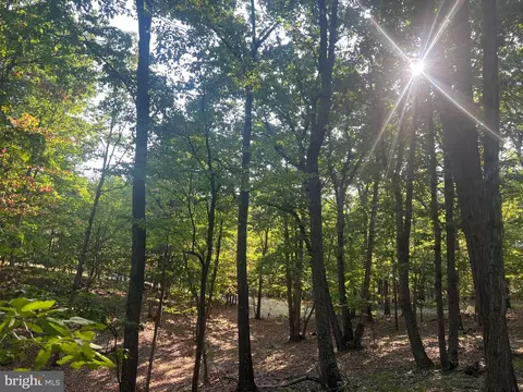 Glen Echo Farm Road, Springfield, WV 26763