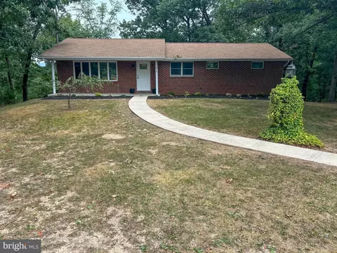 216 Leota St, Fort Ashby, WV 26719