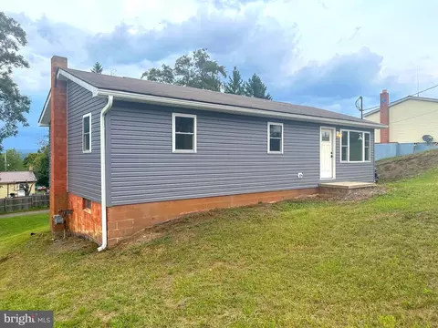 171 Walnut St, Elk Garden, WV 26717