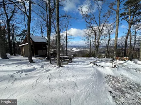 204 Bluffs On The Potomac, Fort Ashby, WV 26719