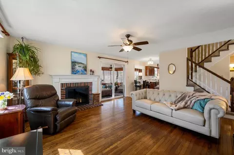 Living - 311 Lakeside Loop, Ridgeley, WV 26753 photo 2 of 3