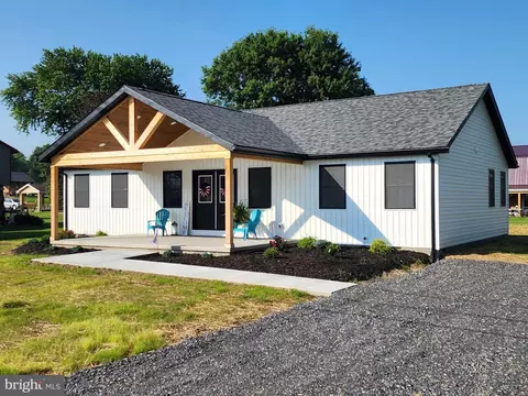 18 Holly St, Fort Ashby, WV 26719
