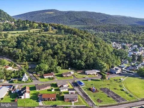 View/Area - 306 S E St, Keyser, WV 26726 photo 3 of 8