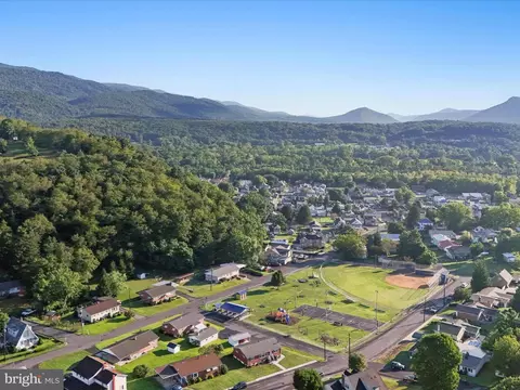View/Area - 306 S E St, Keyser, WV 26726 photo 2 of 8