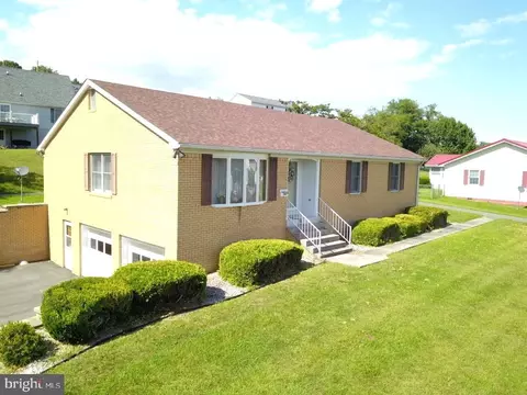 1580 Beacon St, Keyser, WV 26726