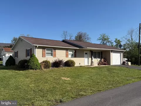 31 N Hummingbird St, Keyser, WV 26726