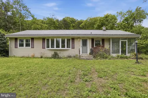 1076 Frankfort Hwy, Ridgeley, WV 26753