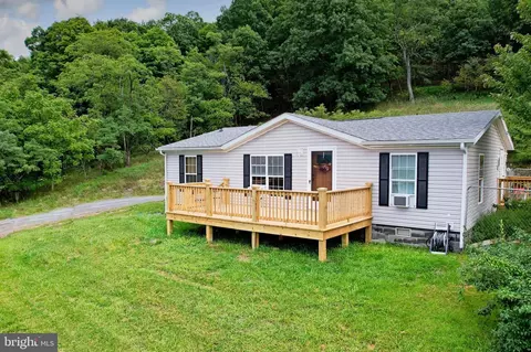 190 Pendleton St, Keyser, WV 26726 photo 2
