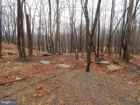 37 Parkside Terrace, Berkeley Springs, WV 25411
