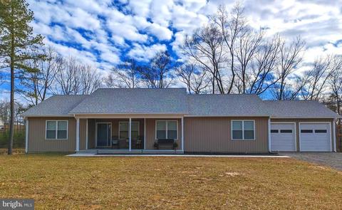 205 Fairview Oaks Ln, Berkeley Springs, WV 25411