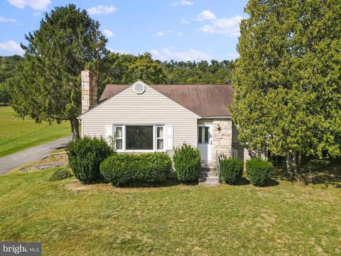 2690 Valley Rd, Berkeley Springs, WV 25411
