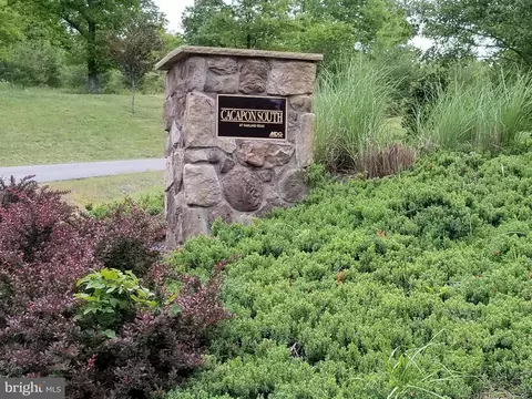 21 Cielo Ln, Berkeley Springs, WV 25411