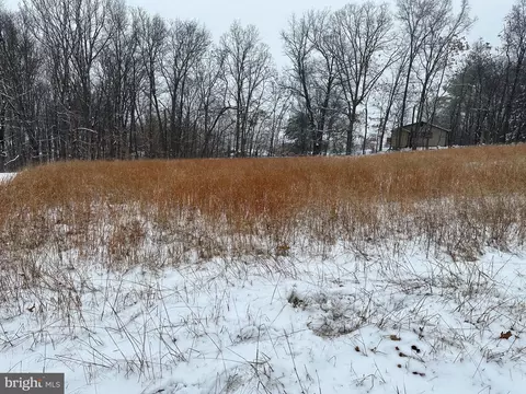 9 Douglas Lane, Berkeley Springs, WV 25411