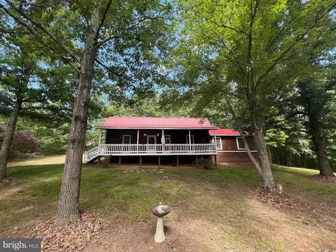 141 Dry Run Ln, Berkeley Springs, WV 25411