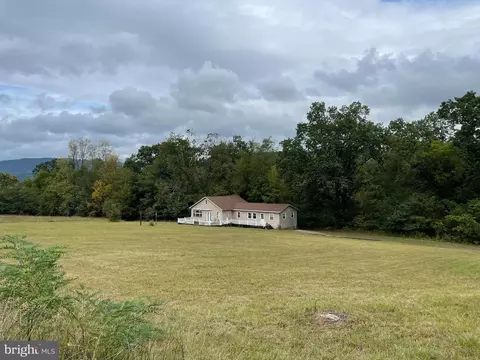 230 Gokey Ln, Great Cacapon, WV 25422