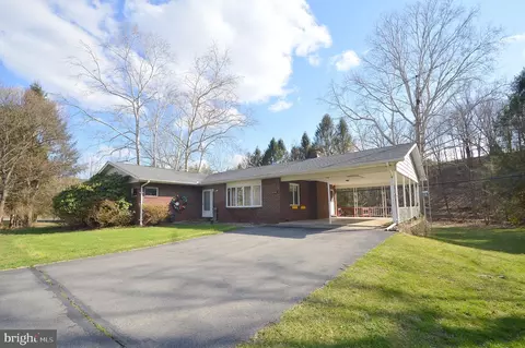 3150 New Hope Rd, Berkeley Springs, WV 25411