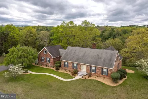 858 Winstead Rd, Berkeley Springs, WV 25411
