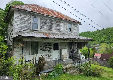 90 Goff St, Berkeley Springs, WV 25411
