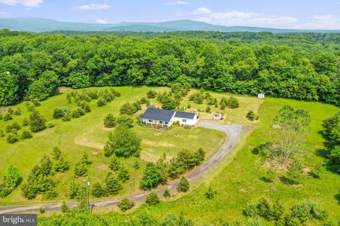 9047 River Rd, Hedgesville, WV 25427
