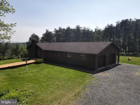 115 Sapphire Ln, Berkeley Springs, WV 25411