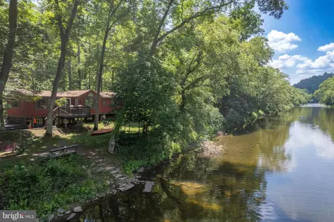 6786 Rockford Rd, Great Cacapon, WV 25422