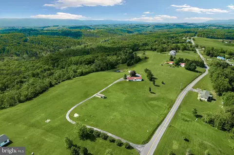 3040 Fairview Dr, Berkeley Springs, WV 25411
