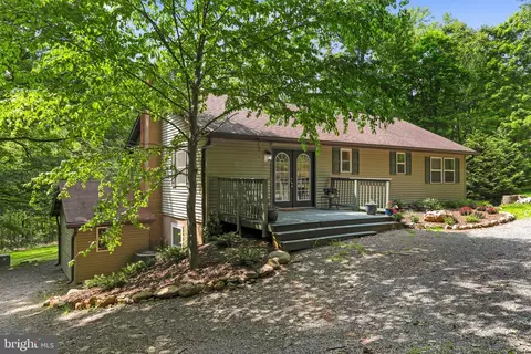 98 Cinnamon Trl, Berkeley Springs, WV 25411