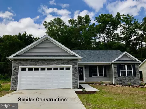 255 Twin Lakes Dr, Berkeley Springs, WV 25411