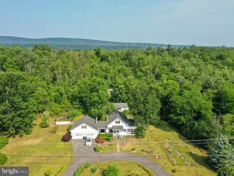 1240 Winchester Grade Rd, Berkeley Springs, WV 25411