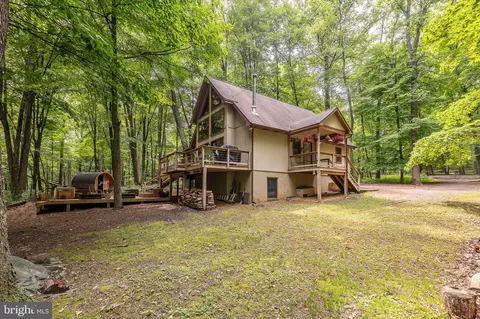 1230 S Mountainside Rd, Berkeley Springs, WV 25411