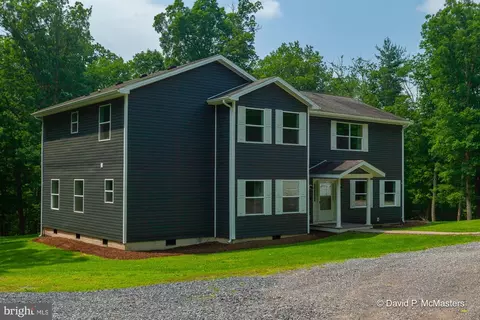 850 Northwoods Dr, Hedgesville, WV 25427