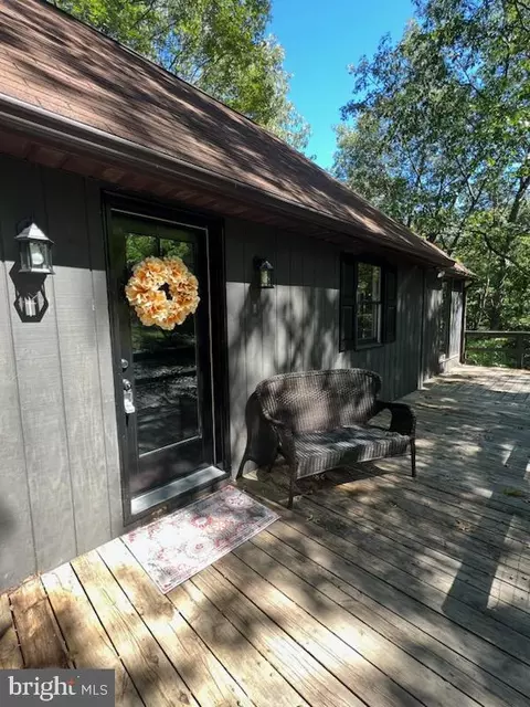 227 Amberwood Rd, Great Cacapon, WV 25422