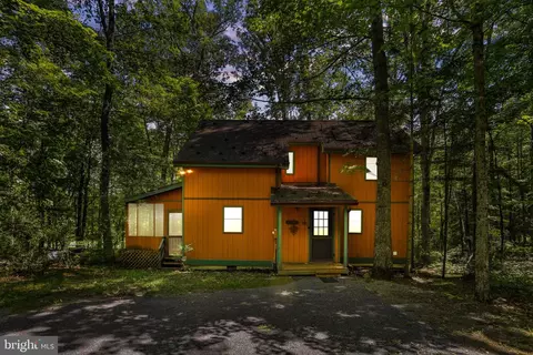 60 Cardinal Ln, Berkeley Springs, WV 25411