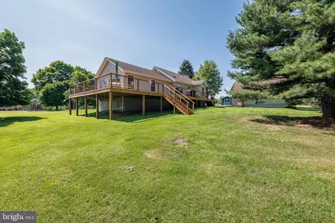 3564 Highland Ridge Rd, Berkeley Springs, WV 25411