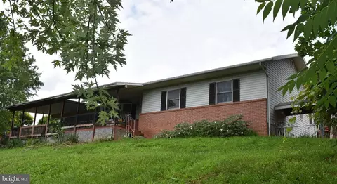 132 Outpost Ln, Berkeley Springs, WV 25411