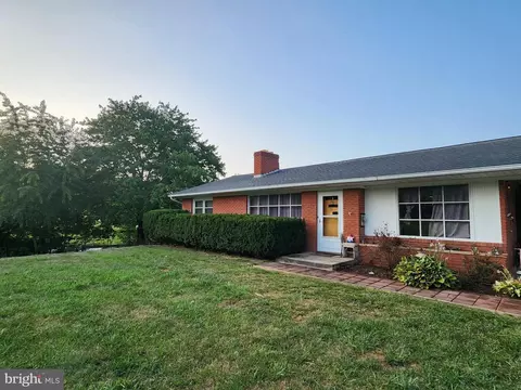 9907 Martinsburg Rd, Hedgesville, WV 25427