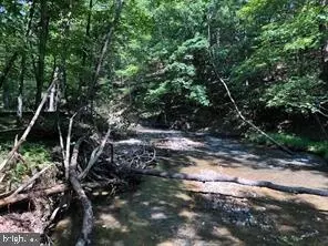 Silvercreek Lane, Berkeley Springs, WV 25411