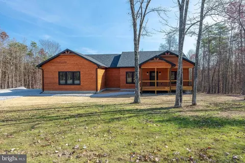 62 Key Pine Ln, Berkeley Springs, WV 25411