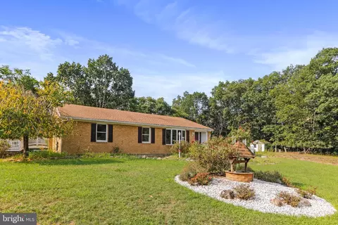 223 Little Creek Ln, Berkeley Springs, WV 25411