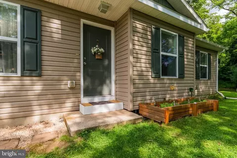 208 John St, Berkeley Springs, WV 25411