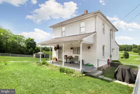 1418 Fairfax St, Berkeley Springs, WV 25411
