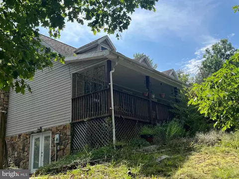2695 Tabor Rd, Berkeley Springs, WV 25411