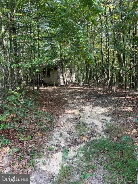 830 Roberts Rd, Great Cacapon, WV 25422