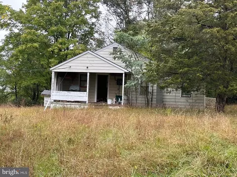 1245 Pious Ridge Rd, Berkeley Springs, WV 25411