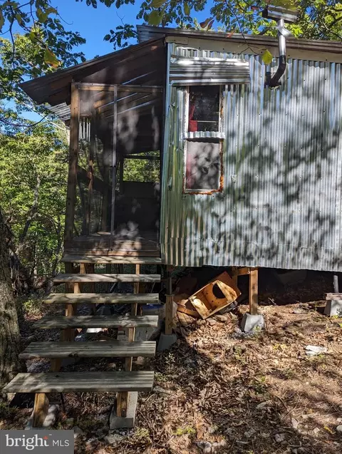 290 Samantha Ct, Great Cacapon, WV 25422