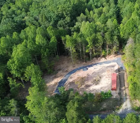 609 Ruppenthal Rd, Berkeley Springs, WV 25411