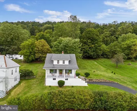 132 Concord Ave, Berkeley Springs, WV 25411
