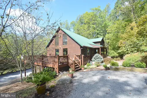 236 Spicy Cedar Ln, Berkeley Springs, WV 25411